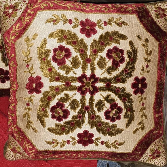 Set of Vintage velvet floral throw pillows - Picture 2 of 3